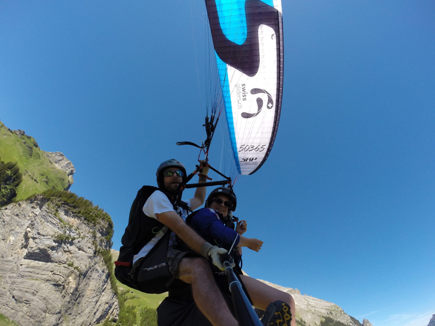 Tandem Gleitschirmfliegen im Berner Oberland mit Swissgliders
