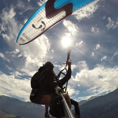 Swissgliders Flying over Thunersee-1